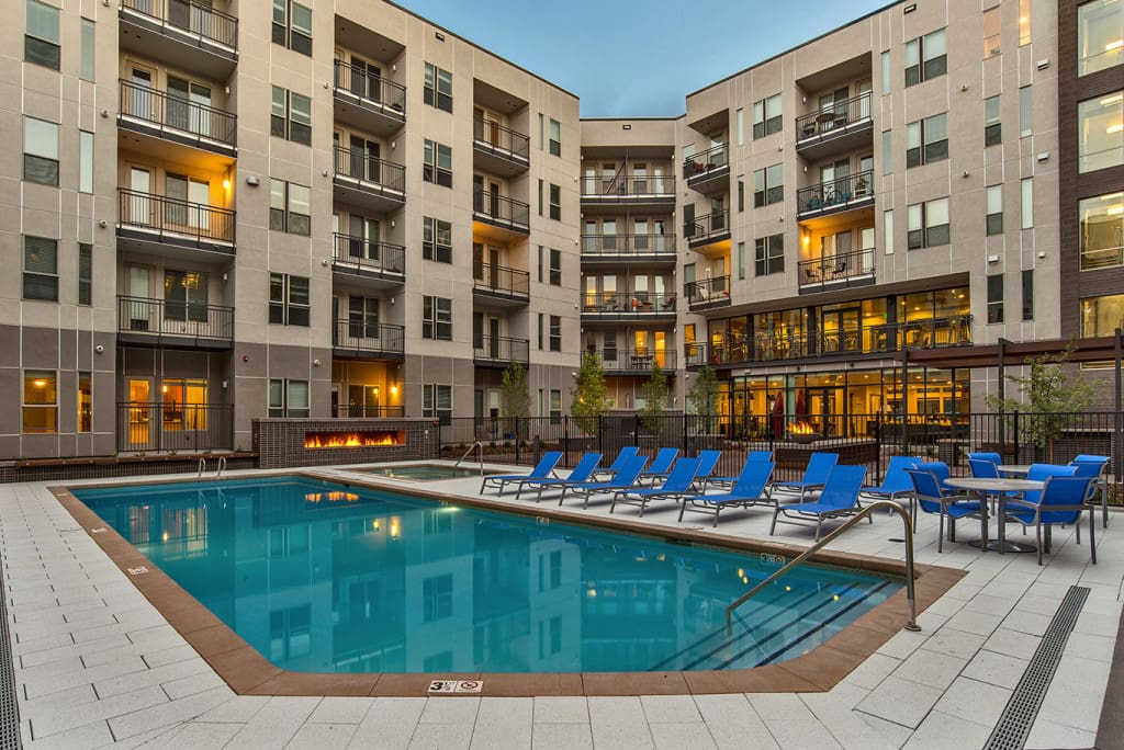 alexan-sloans-lake-luxury-pool-area