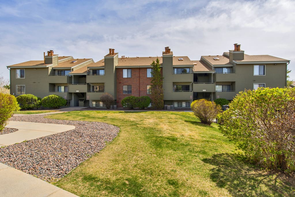 ARA a Newmark Companydeer-crest-apartments-in-broomfield