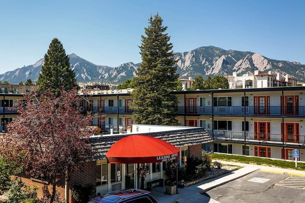 STUDIO Architecture_The Lodge Front_Boulder CO